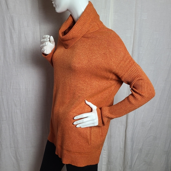 Cyrus Women's Burnt Orange Ribbed Long Sleeves Cowl Neck Pullover Knit Sweater - Picture 3 of 12